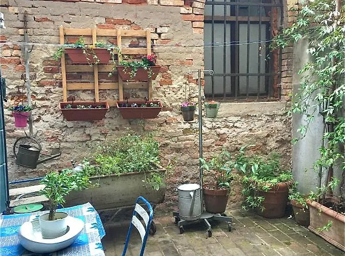Il Buco Della Suora * Venetië