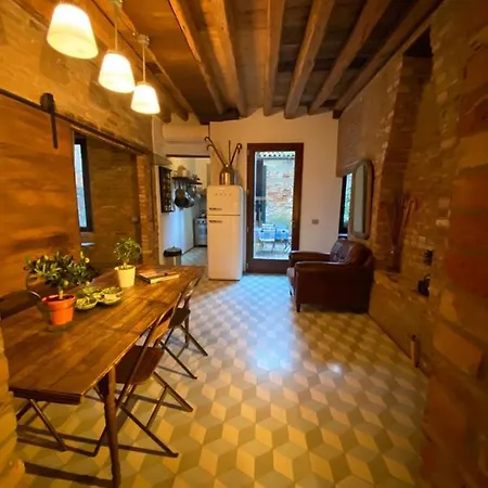 Il Buco Della Suora Venecia