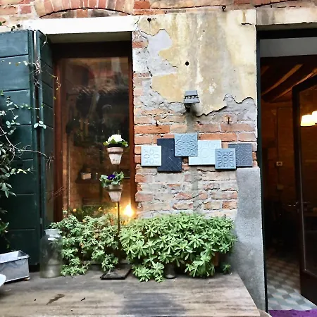 Il Buco Della Suora * Venedig