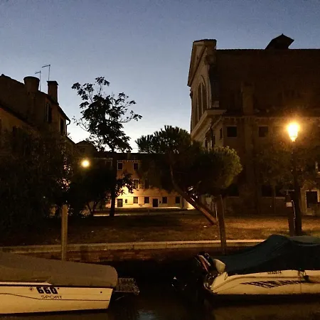 Il Buco Della Suora * Venecia