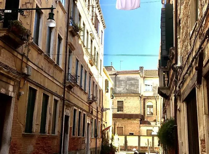 Il Buco Della Suora Venedig