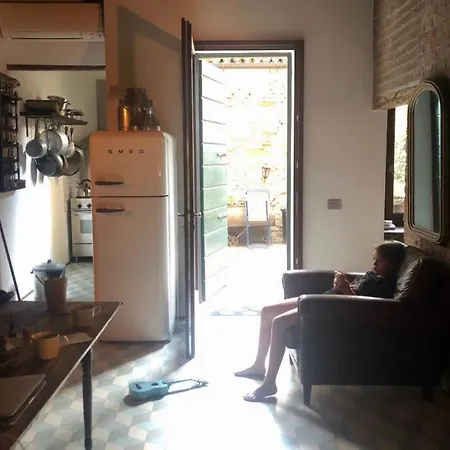 Il Buco Della Suora * Venise